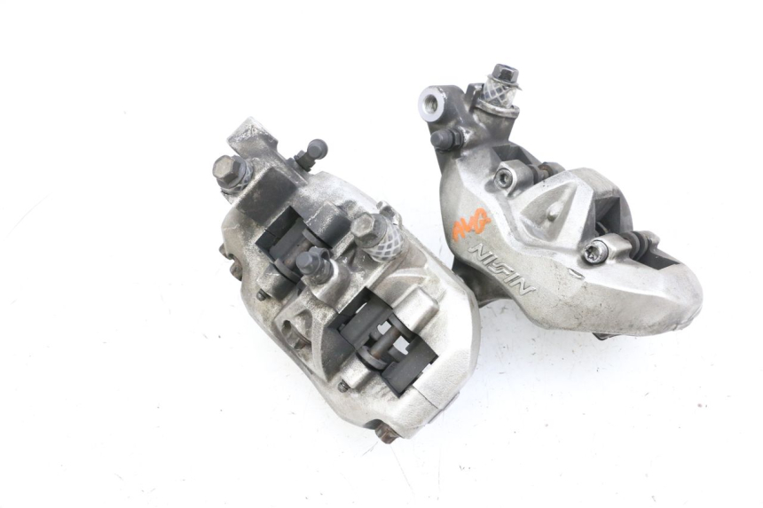 photo de FRONT BRAKE CALIPER YAMAHA FJR ABS 1300 (2006 - 2012) - Fixing points details