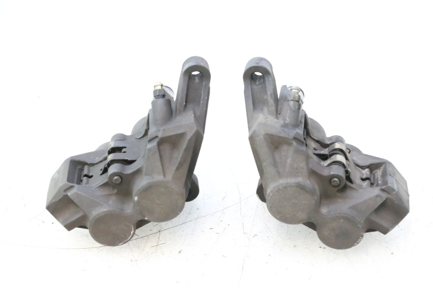 photo de FRONT BRAKE CALIPER YAMAHA FJR 1300 (2001 - 2005) - Technical close-up