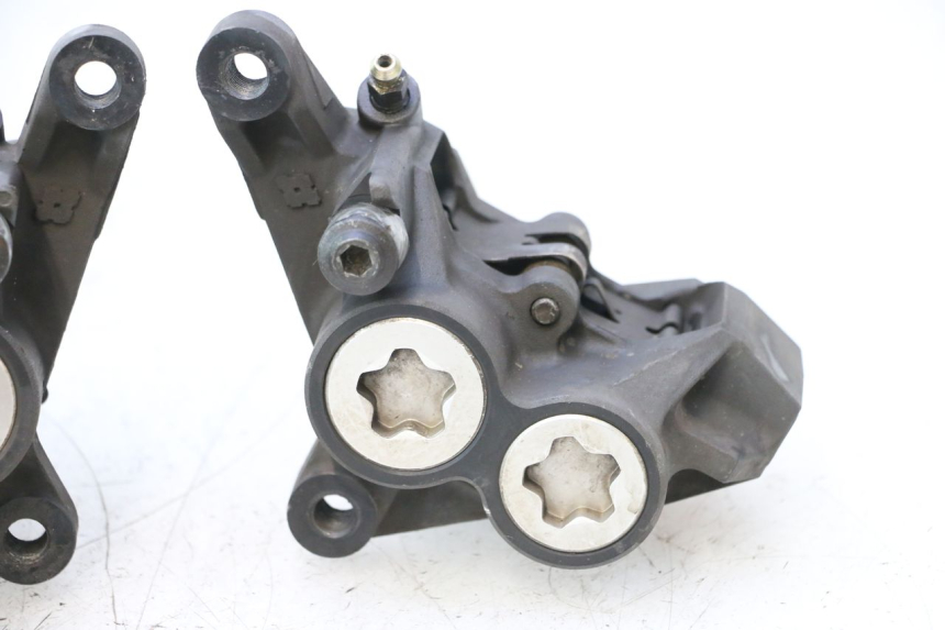 photo de FRONT BRAKE CALIPER YAMAHA FJR 1300 (2001 - 2005) - Surface and material condition