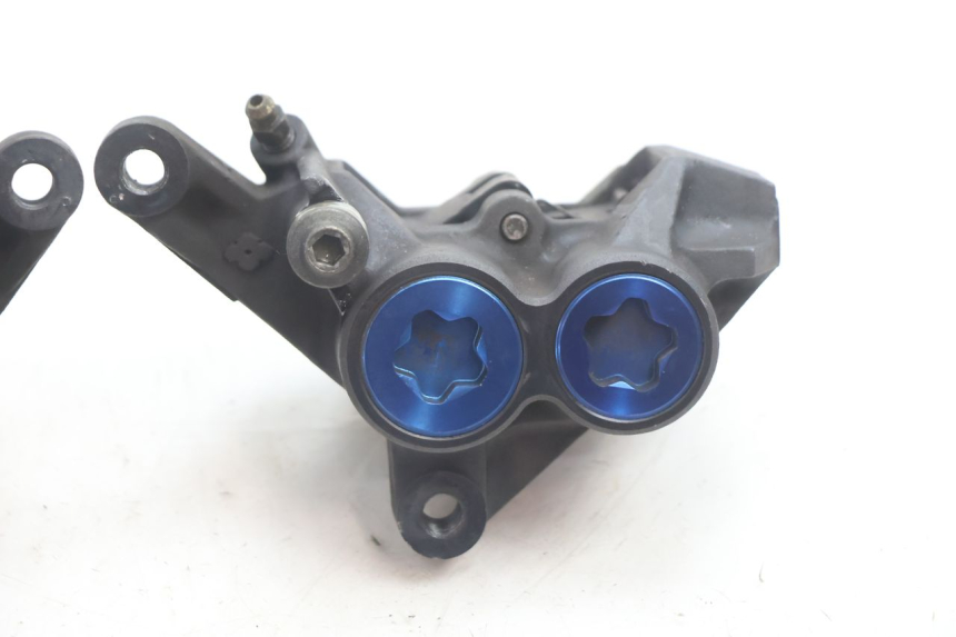 photo de FRONT BRAKE CALIPER YAMAHA FJR 1300 (2001 - 2005) - Zoom on usage condition