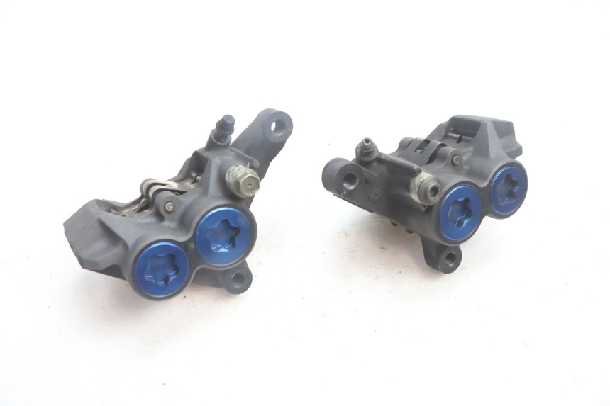 photo de FRONT BRAKE CALIPER YAMAHA FJR 1300 (2001 - 2005) - Alternative perspective