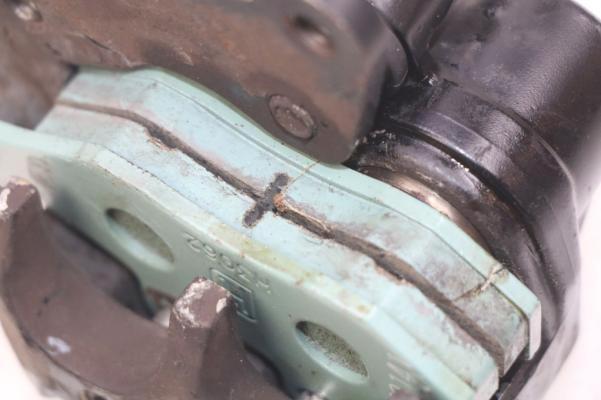 photo de FRONT BRAKE CALIPER PIAGGIO FLY 100 (2006 - 2010) - Zoom on usage condition