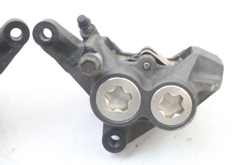 photo de FRONT BRAKE CALIPER YAMAHA FZ6 FAZER S2 600 (2007 - 2011) - Zoom on usage condition