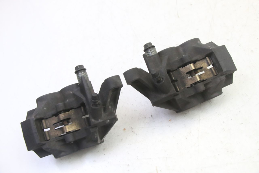 photo de FRONT BRAKE CALIPER YAMAHA FZ6 FAZER S2 600 (2007 - 2011) - Technical close-up