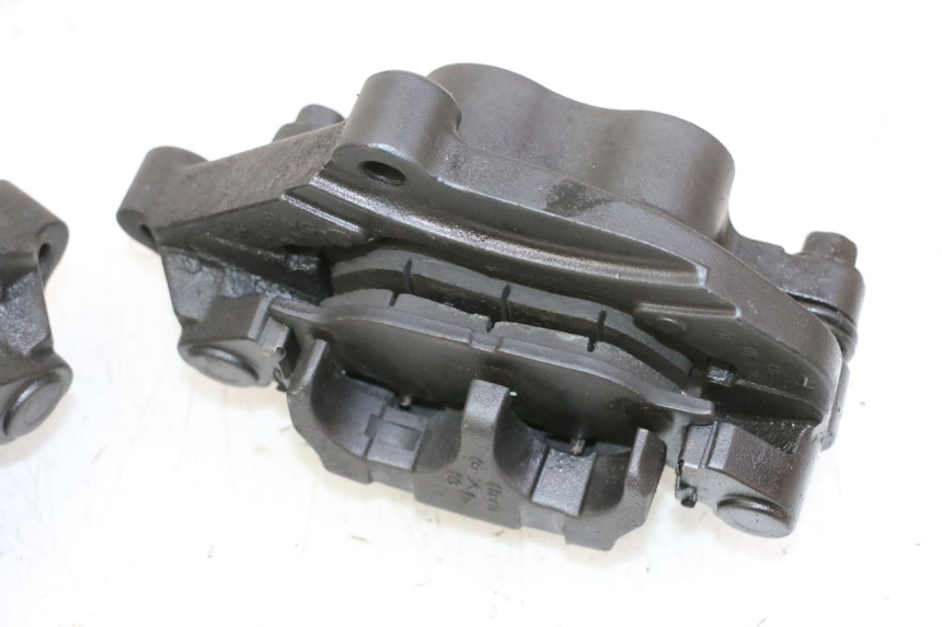 photo de FRONT BRAKE CALIPER YAMAHA FZ6 N FAZER 600 (2004 - 2006) - Technical close-up