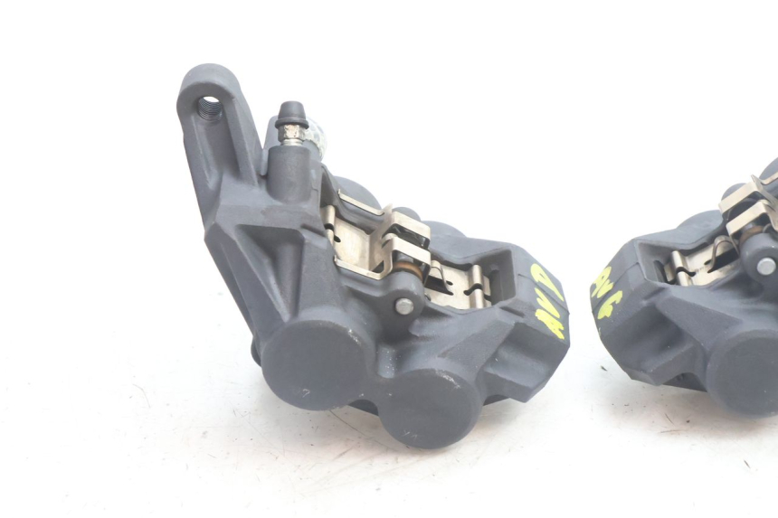 photo de FRONT BRAKE CALIPER YAMAHA FZ8 800 (2010 - 2016) - Surface and material condition