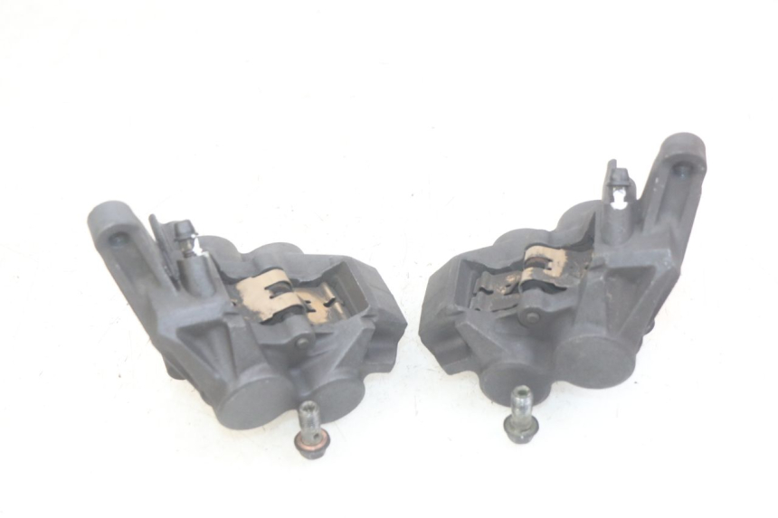 photo de FRONT BRAKE CALIPER YAMAHA FZS FAZER 600 (1998 - 2001) - Fixing points details