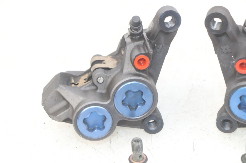 photo de FRONT BRAKE CALIPER YAMAHA FZS FAZER 600 (1998 - 2001) - Surface and material condition