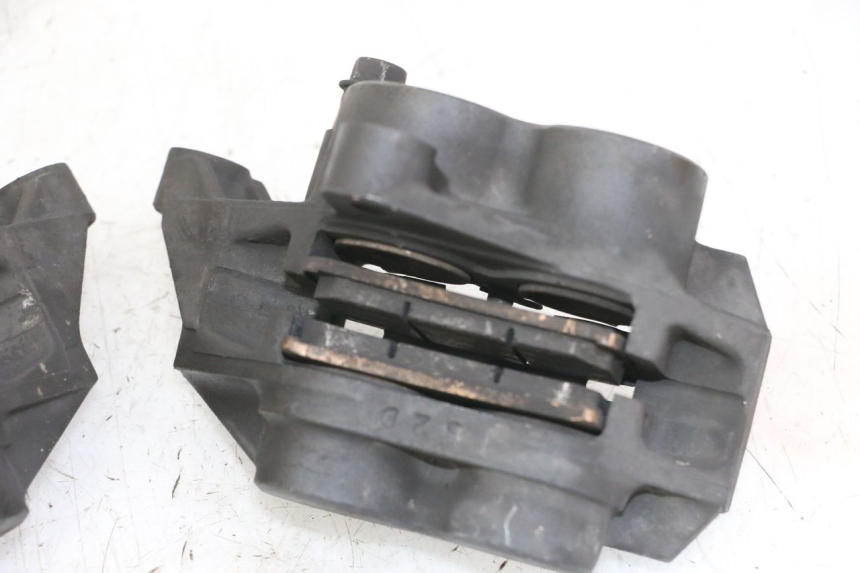 photo de FRONT BRAKE CALIPER YAMAHA FZS FAZER 600 (2001 - 2003) - Alternative perspective