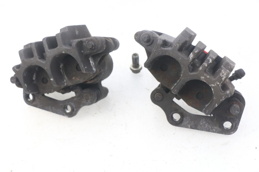 photo de FRONT BRAKE CALIPER SUZUKI GSF N BANDIT 600 (2000 - 2004) - Alternative perspective