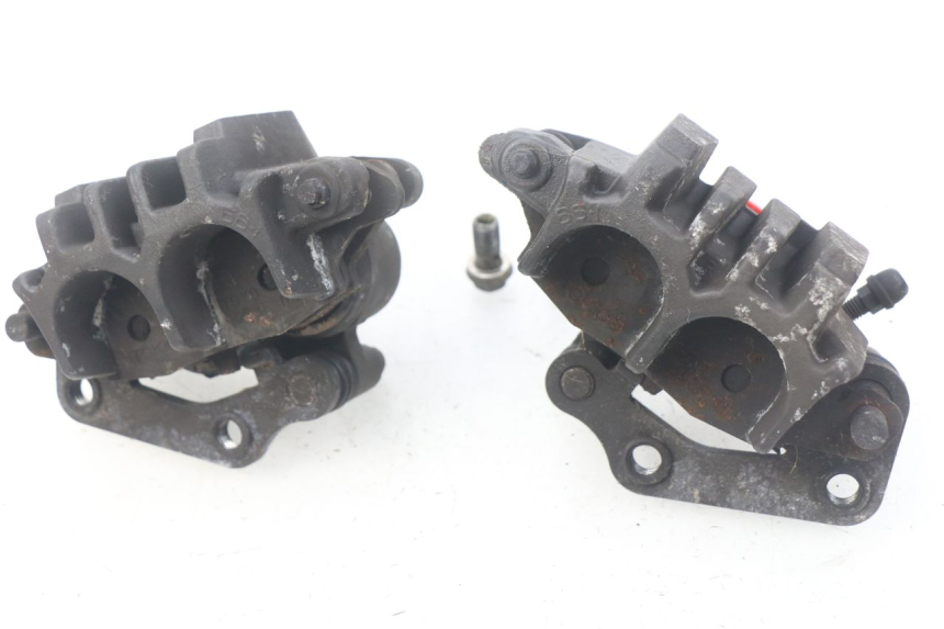 photo de FRONT BRAKE CALIPER SUZUKI GSF N BANDIT 600 (2000 - 2004) - Technical close-up