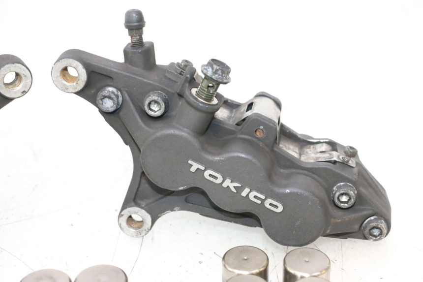 photo de FRONT BRAKE CALIPER SUZUKI GSF N BANDIT 1200 (2001 - 2005) - Focus on structure