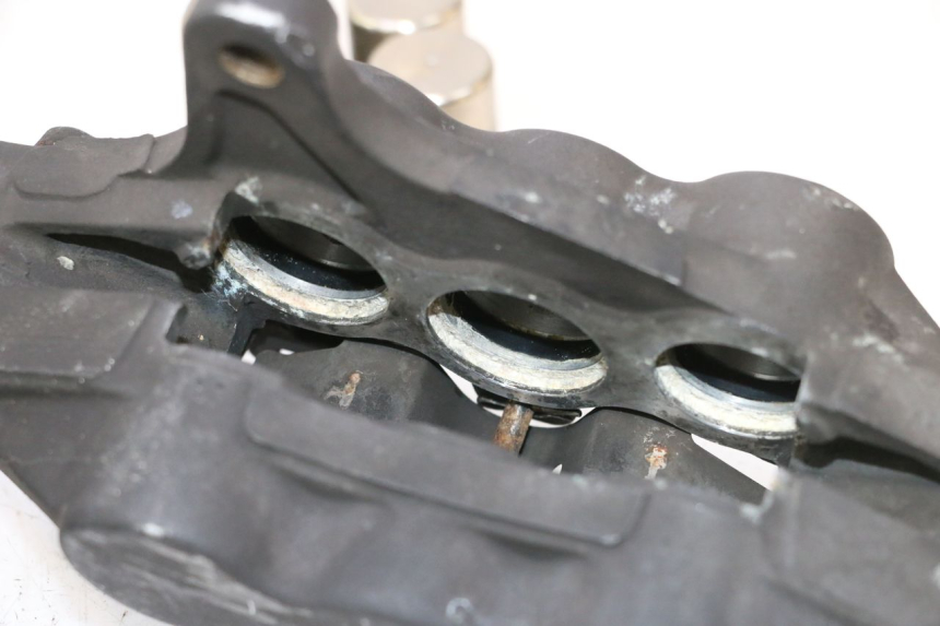 photo de FRONT BRAKE CALIPER SUZUKI GSF N BANDIT 1200 (2001 - 2005) - Surface and material condition