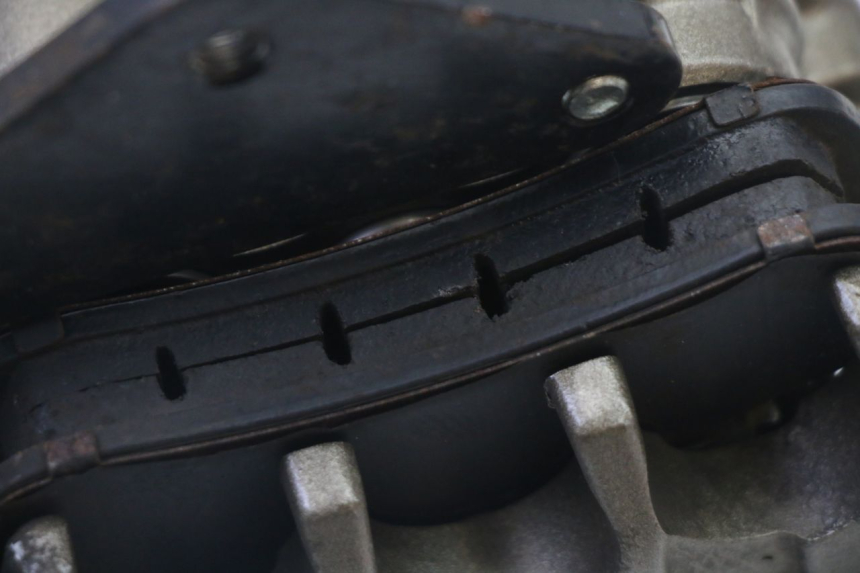 photo de FRONT BRAKE CALIPER KIDEN KD125-G 125 (2018 - 2022) - Fixing points details