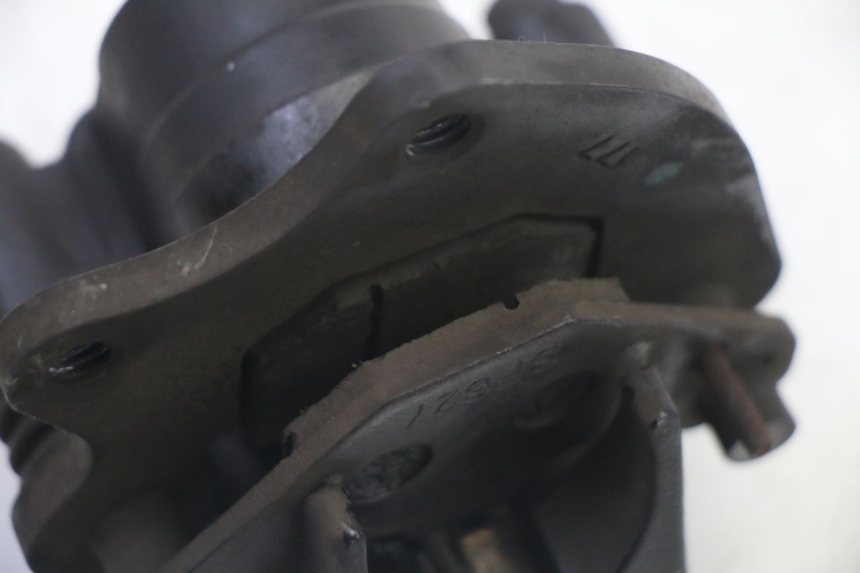 photo de FRONT BRAKE CALIPER PEUGEOT KISBEE 4T 50 (2018 - 2022) - Fixing points details