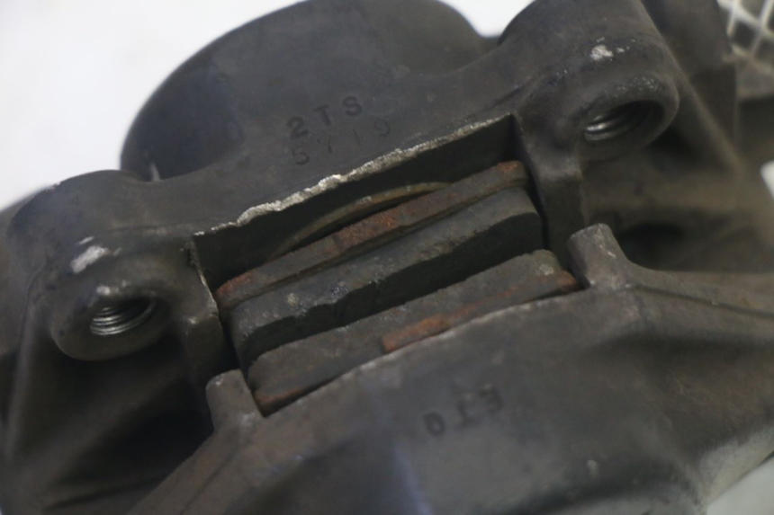 photo de FRONT BRAKE CALIPER PIAGGIO LIBERTY 125 (1998 - 2008) - Fixing points details