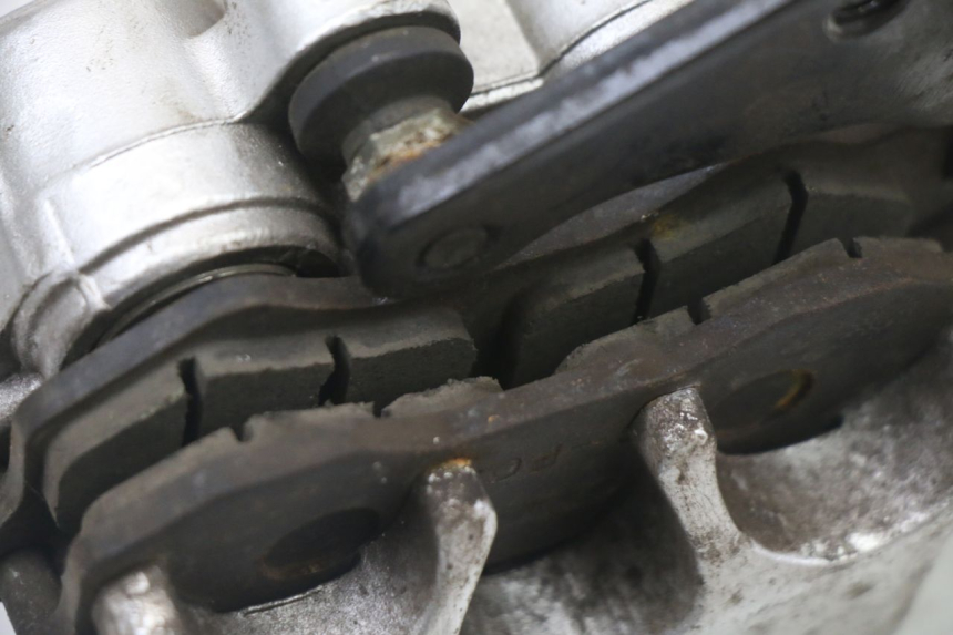 photo de FRONT BRAKE CALIPER LONGJIA SHARPY 125 (2020 - 2024) - Fixing points details