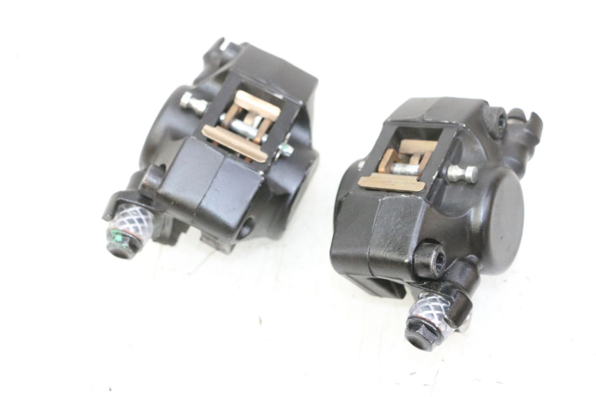 photo de FRONT BRAKE CALIPER PIAGGIO MP3 HPE 310 (2024 - 2025) - Fixing points details