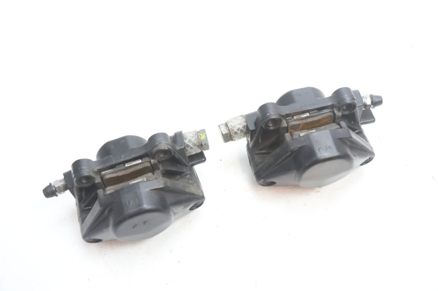 photo de FRONT BRAKE CALIPER PIAGGIO MP3 LT 400 (2007 - 2012) - Fixing points details