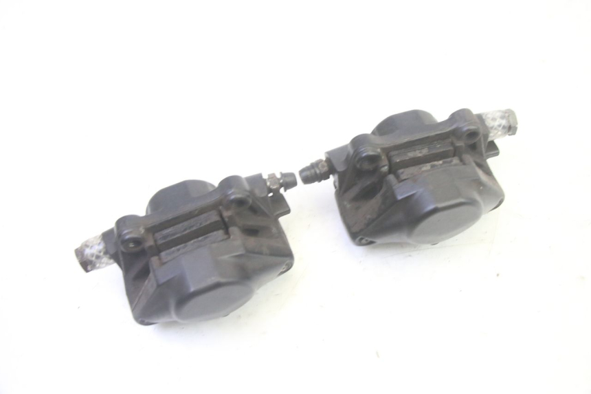 photo de FRONT BRAKE CALIPER PIAGGIO MP3 RL 250 (2006 - 2010) - Fixing points details