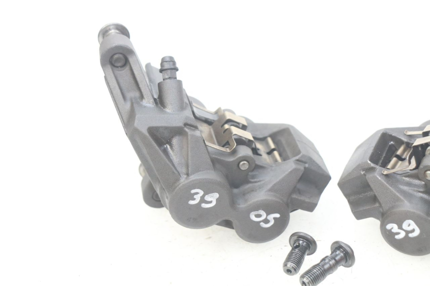 photo de FRONT BRAKE CALIPER YAMAHA MT-07 MT07 ABS 700 (2014 - 2017) - Technical close-up