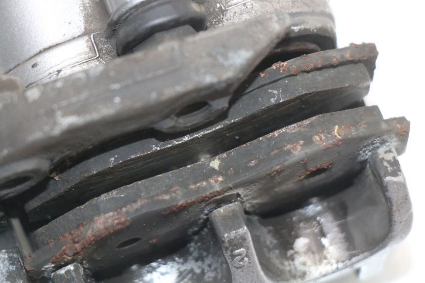 photo de FRONT BRAKE CALIPER HONDA NHX LEAD 110 (2008 - 2010) - Fixing points details