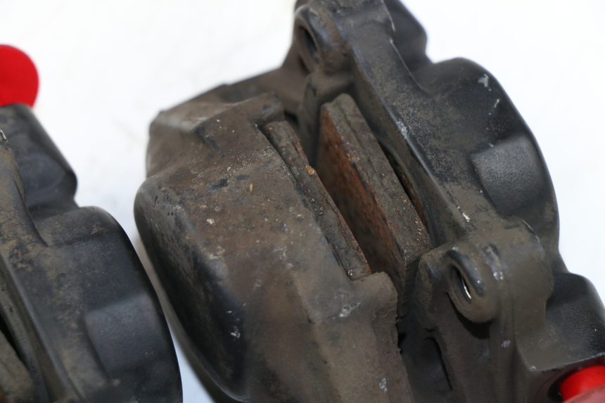 photo de FRONT BRAKE CALIPER PIAGGIO MP3 125 (2006 - 2014) - Fixing points details
