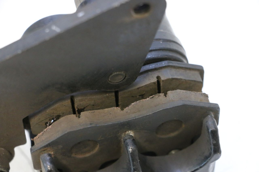 photo de FRONT BRAKE CALIPER EFUN PUSA 1 - Fixing points details