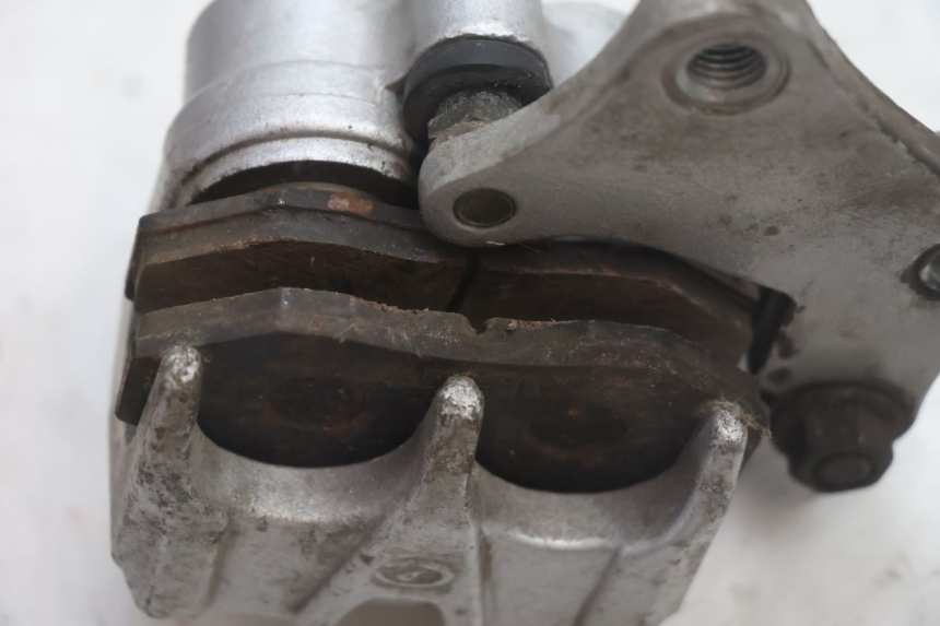 photo de FRONT BRAKE CALIPER YIYING RETRO 125 (2008 - 2018) - Fixing points details
