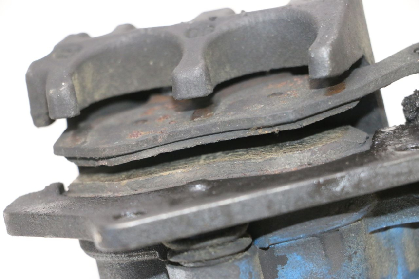 photo de FRONT BRAKE CALIPER PEUGEOT SATELIS COMPRESSOR K15 125 (2006 - 2009) - Alternative perspective