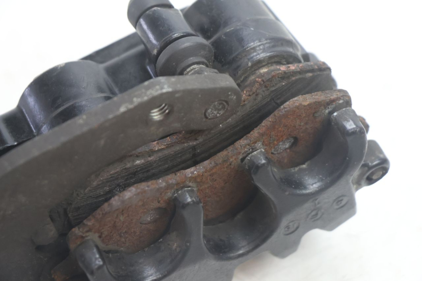 photo de FRONT BRAKE CALIPER PEUGEOT SATELIS 125 (2013 - 2018) - Fixing points details