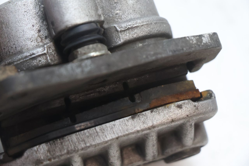 photo de FRONT BRAKE CALIPER DERBI SENDA 50 (2003 - 2005) - Fixing points details