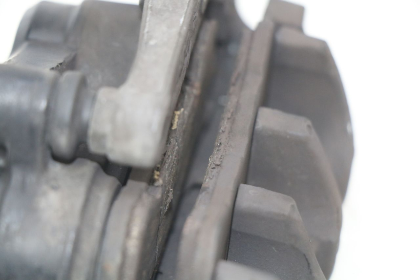 photo de FRONT BRAKE CALIPER SUZUKI SIXTEEN 125 (2008 - 2010) - Component detail