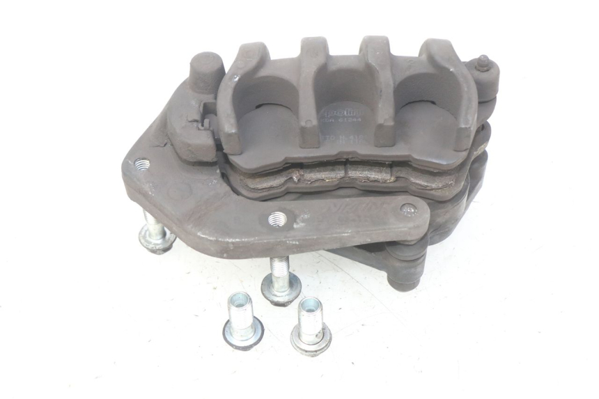 photo de FRONT BRAKE CALIPER SUZUKI SIXTEEN 125 (2008 - 2010) - Technical close-up
