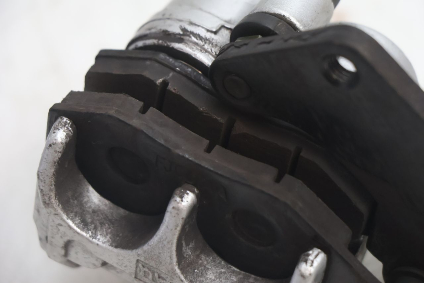 photo de FRONT BRAKE CALIPER RAZZO STEED 125 (2012 - 2018) - Fixing points details