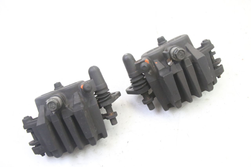 photo de FRONT BRAKE CALIPER SUZUKI SV S 650 (2003 - 2009) - Alternative perspective