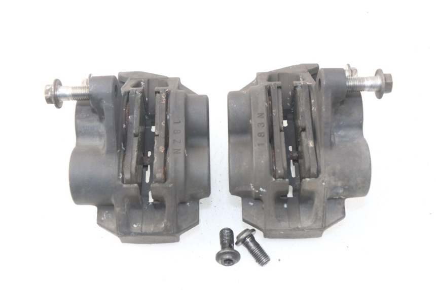 photo de FRONT BRAKE CALIPER YAMAHA TDM ABS 900 (2002 - 2014) - Alternative perspective