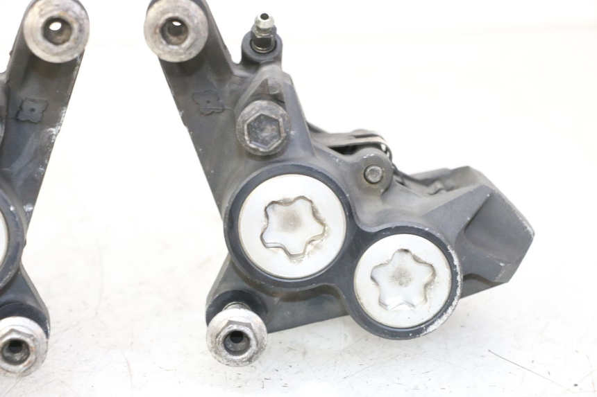 photo de FRONT BRAKE CALIPER YAMAHA TDM ABS 900 (2002 - 2014) - Distinctive features