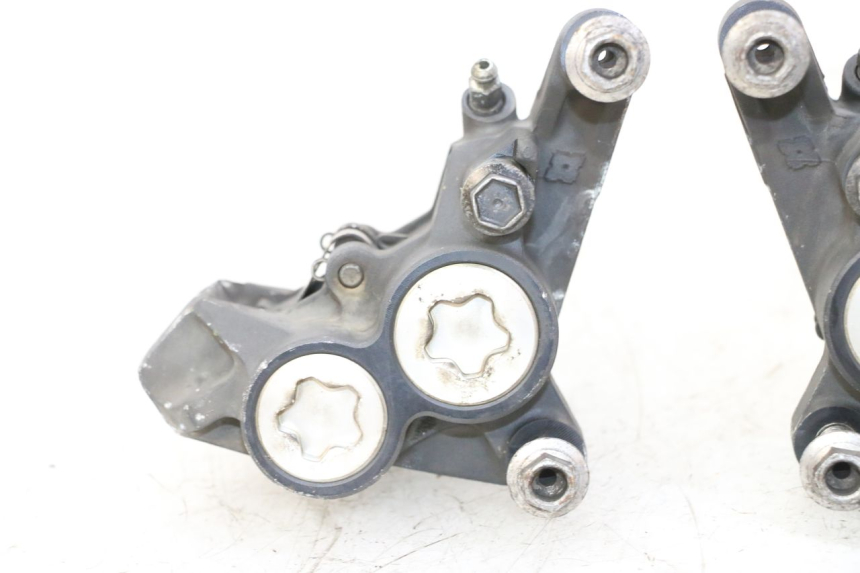 photo de FRONT BRAKE CALIPER YAMAHA TDM ABS 900 (2002 - 2014) - Component zoom