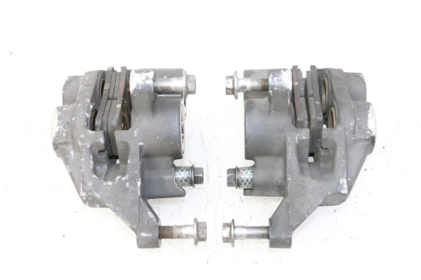 photo de FRONT BRAKE CALIPER YAMAHA TDM ABS 900 (2002 - 2014) - Fixing points details