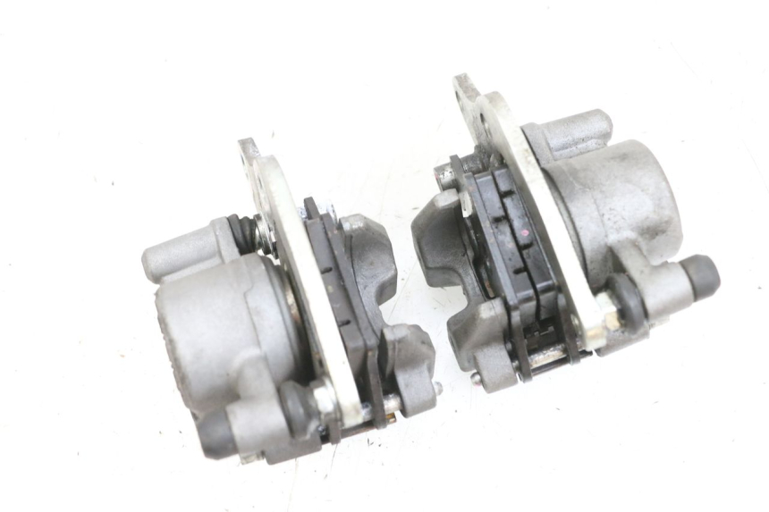 photo de FRONT BRAKE CALIPER YAMAHA TRICITY 300 (2020 - 2024) - Technical close-up