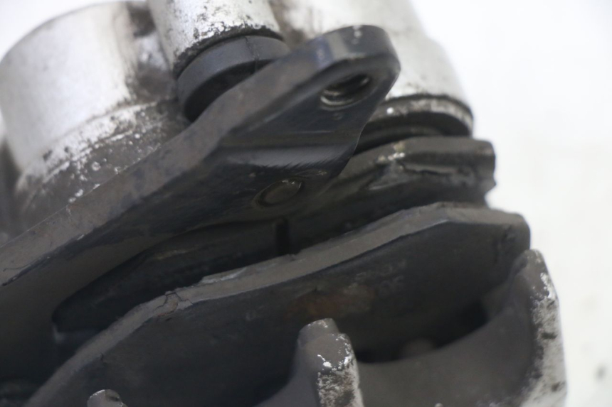 photo de FRONT BRAKE CALIPER PEUGEOT TWEET 4T 50 (2014 - 2019) - Fixing points details