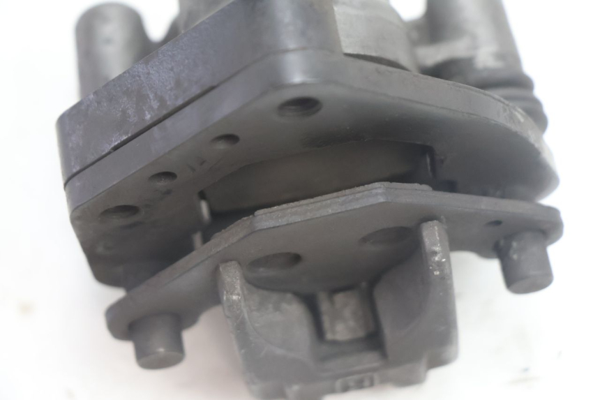 photo de FRONT BRAKE CALIPER PEUGEOT VIVACITY 100 (1999 - 2008) - Fixing points details