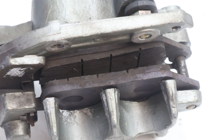 photo de FRONT BRAKE CALIPER DAELIM VJ ROADWIN 125 (2004 - 2007) - Fixing points details