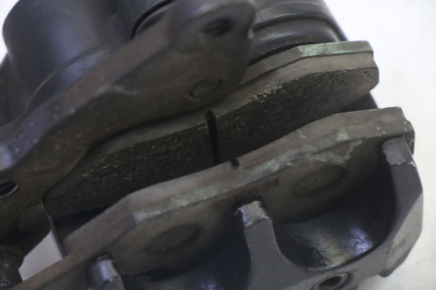 photo de FRONT BRAKE CALIPER PIAGGIO XEVO - X EVO 125 (2007 - 2017) - Technical close-up