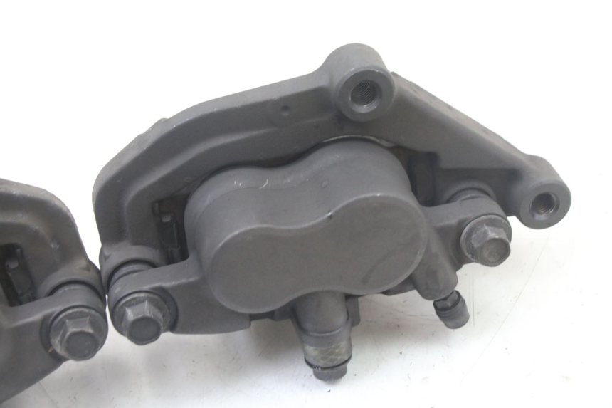 photo de FRONT BRAKE CALIPER YAMAHA XJ6 600 (2008 - 2016) - Distinctive features