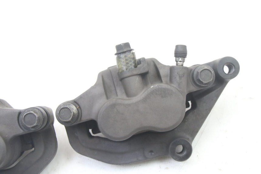 photo de FRONT BRAKE CALIPER YAMAHA XJ6 600 (2008 - 2016) - Zoom on usage condition