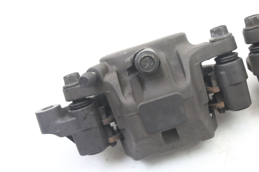 photo de FRONT BRAKE CALIPER YAMAHA XJ6 600 (2008 - 2016) - Technical close-up