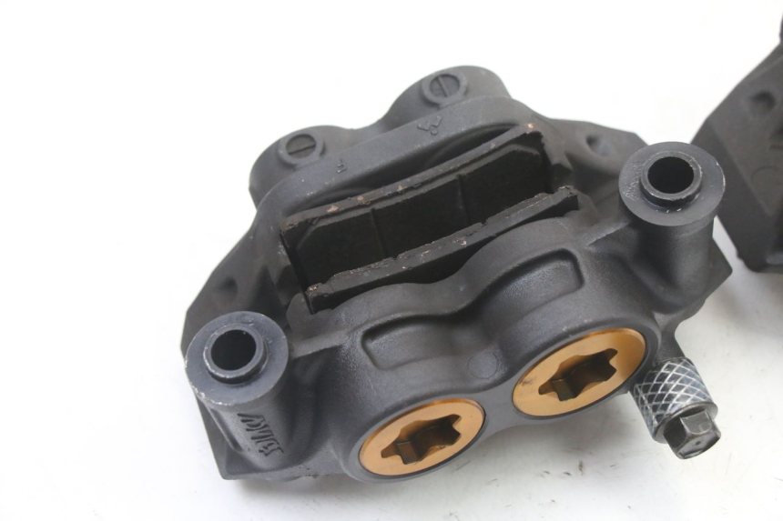 photo de FRONT BRAKE CALIPER YAMAHA YP T-MAX TMAX 530 (2017 - 2020) - Fixing points details