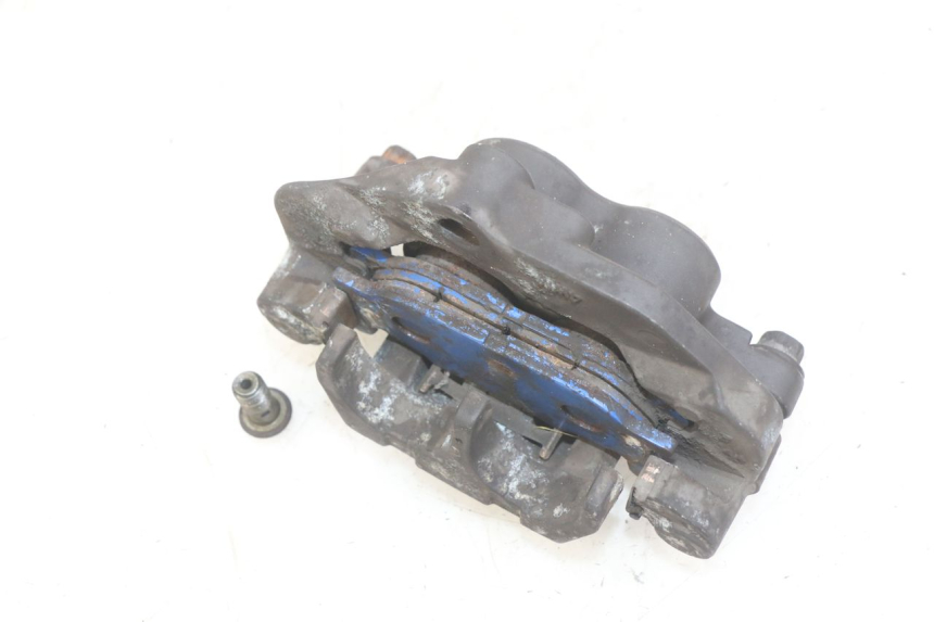 photo de FRONT BRAKE CALIPER YAMAHA YP MAJESTY 400 (2004 - 2008) - Alternative perspective